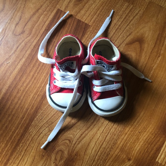 Red and white Converse all stars for babies , size 2 - Picture 3 of 3